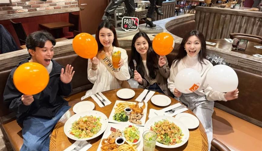蝦皮購物「12.12狂歡生日趴」首度攜手TGI FRIDAYS、Texas Roadhouse灑千萬美食禮遇,幫用戶免費加菜。(圖/蝦皮購物提供)