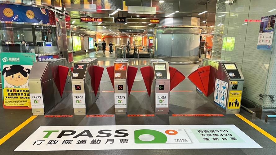 高雄TPASS月票每月銷售較推行前成長逾6倍。(圖/高雄市交通局提供)