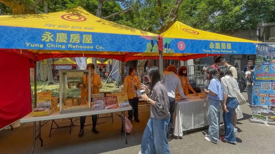 永慶房屋提供50頂帳篷力挺國際文化節,為師大校園注入滿滿的活力。
