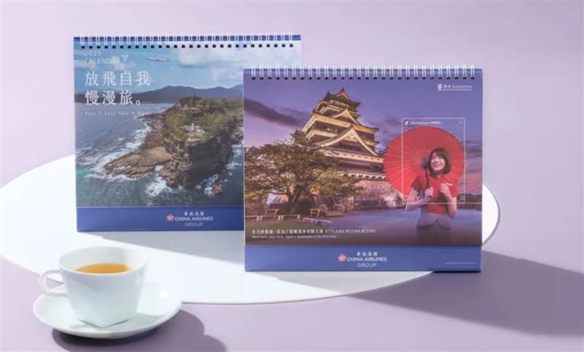 民眾只要參加11月1日起舉辦的的ITF台北國際旅展，蒞臨華航展區就有機會獲得只送不賣的華航 2025年月曆，現場還能與月曆中的制服人員合影留念。(圖／華航提供)