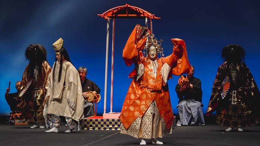 日本能劇〈媽祖〉今天由片山九郎右衛門十世率隊國寶級能樂師全員到齊,於大東文化藝術中心進行演出前總彩排。(圖/高雄市政府提供)