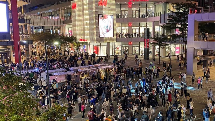 信義商圈過年人潮多。(圖/台北市政府提供)