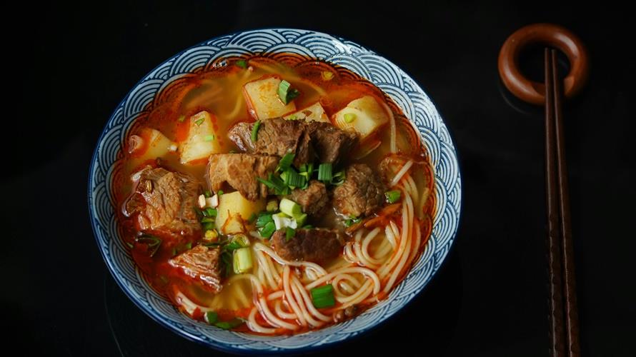 牛肉麵的價格越來越貴。(示意圖／取自pexels)