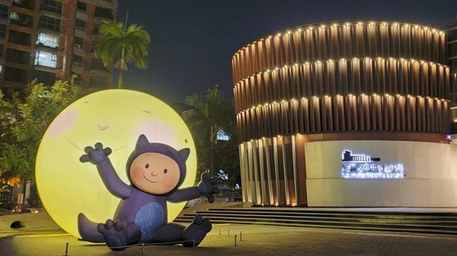 幾米重現繪本《月亮忘記了》經典場景。(圖/台南市政府提供)
