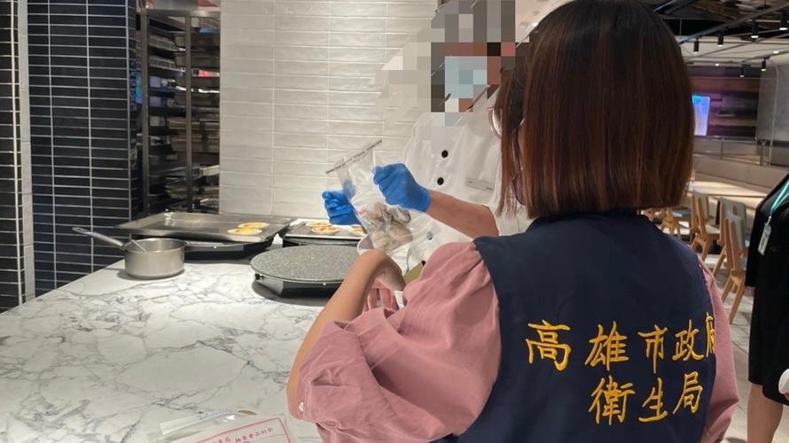 衛生局人員到場稽查,疾病管制署檢驗結果為未檢出致病源或諾羅病毒。(圖/高雄市衛生局提供)