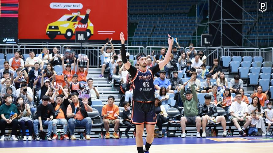 沃許本23分20籃板打下超好紀錄。(圖/領航猿提供)
