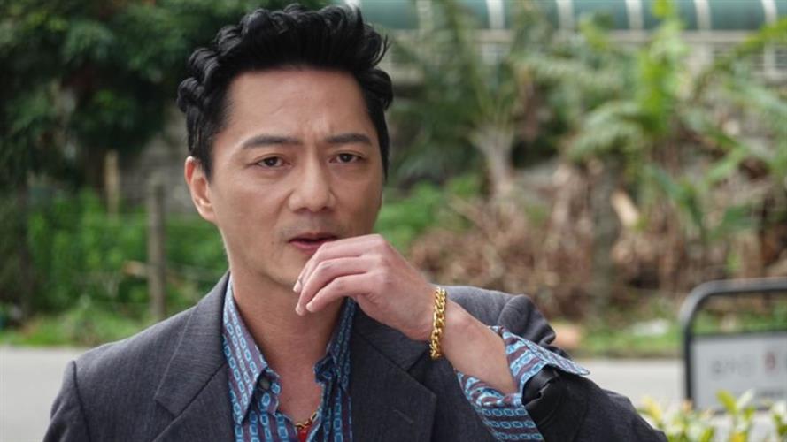 藍葦華「蔡龍2.0」驚喜回歸！泡麵頭+木屐掀起回憶殺