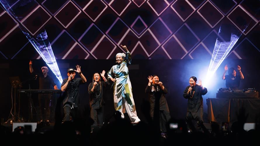 阿爆首度參與打狗祭演出，8日晚間與多位原住民歌手共同在海音舞台壓軸登場。(圖／高雄市文化局提供)