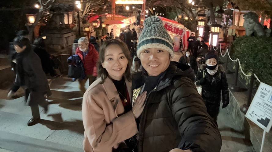 王仁甫與季芹發現社群詐騙超多，不斷有粉絲來詢問他們怪商品。（圖／芹仁PlayWhat提供）