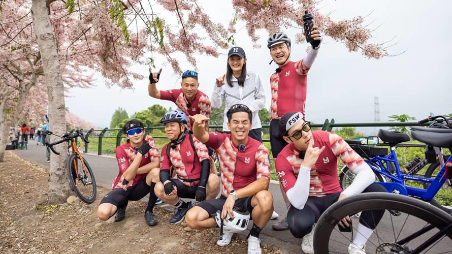 左前張庭瑚、卜學亮、柯有倫、周予天左後彭小刀、錢薇娟、哈林。(圖/好看娛樂提供)