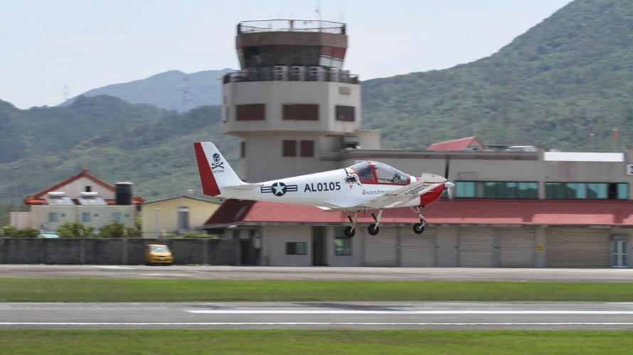 18日5架超輕航機從最北高樹飛渡至恆春機場。(圖/屏東縣政府提供)
