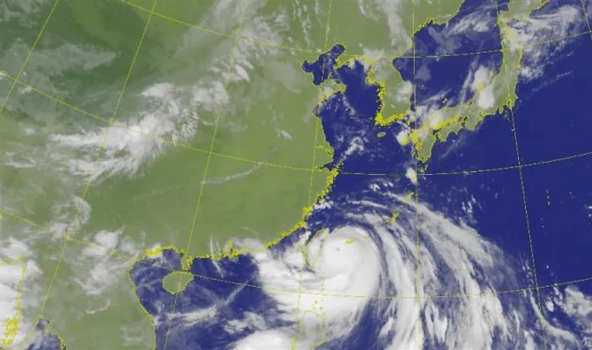 今(24日)全台停班停課,僅有金門縣沒颱風假。(圖/翻攝自中央氣象署)