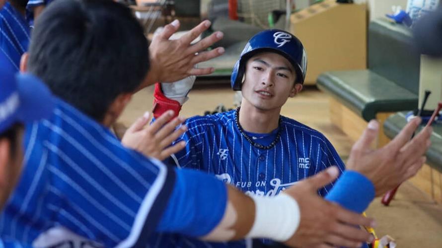 富邦悍將帥哥球員張宥鈞宣布結婚。(圖/富邦悍將提供)