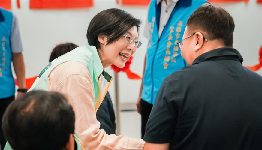 民進黨立委林岱樺(左)。(圖/摘自臉書)