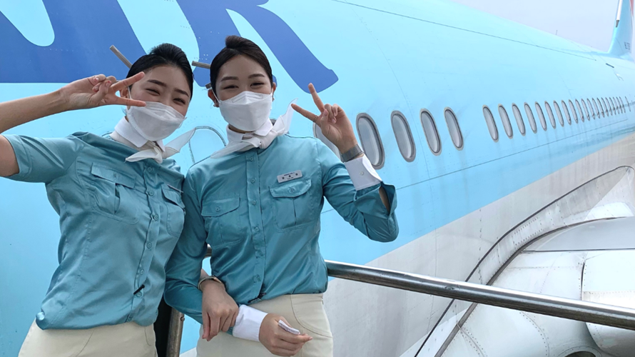 大韓航空的天空藍制服給人一種無壓迫又具清爽感。(圖/取自Korean Air臉書)