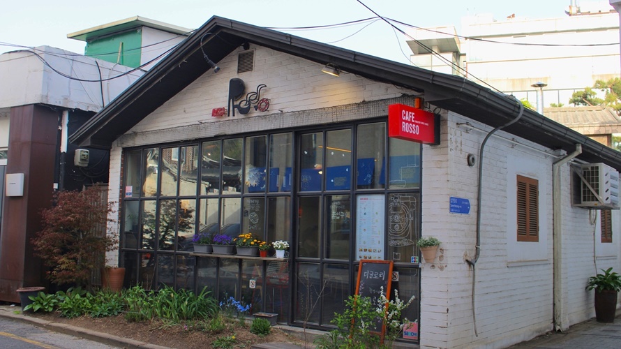 《黑暗榮耀》取景咖啡館。(圖/翻攝首爾市政府臉書)
