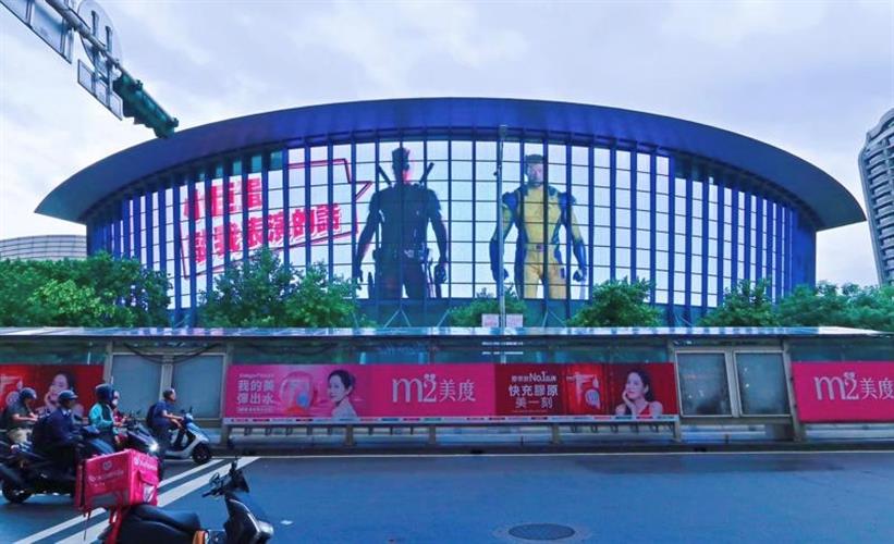 死侍與金鋼狼在台北小巨蛋現身。（圖／漫威影業提供）