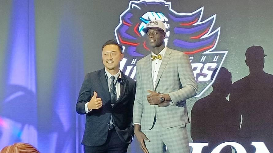 PLG狀元阿拉薩放鳥攻城獅　尷尬選進了空氣！