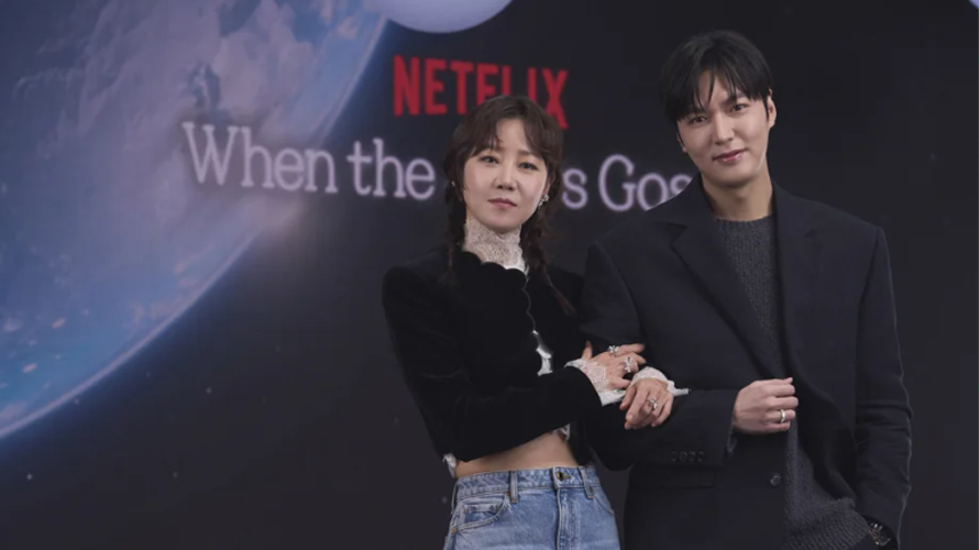 李敏鎬(右)、孔曉振出席《問問星星吧》記者會。(圖/Netflix提供)