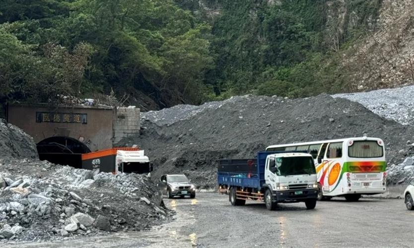 台9線蘇花公路匯德隧道通車畫面。(圖/公路局提供)