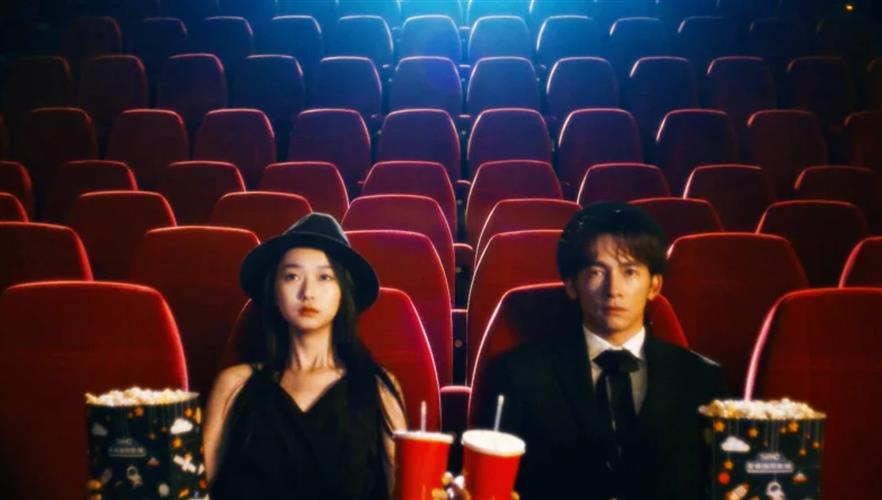 桃影宣傳大使温昇豪(右)與模特兒施曉彤精彩演出宣傳短片。(圖/桃園電影節提供)