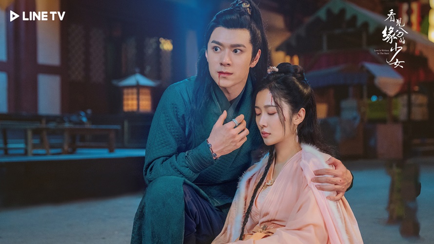 易柏辰（左）在劇中太常吐血被封「吐血專業戶」。（圖／LINE TV提供）